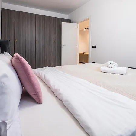High-end & Penthouse With Terrace Apartament